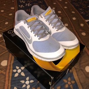 Nike 4.0 V3 • Livestrong Edition 👟👟